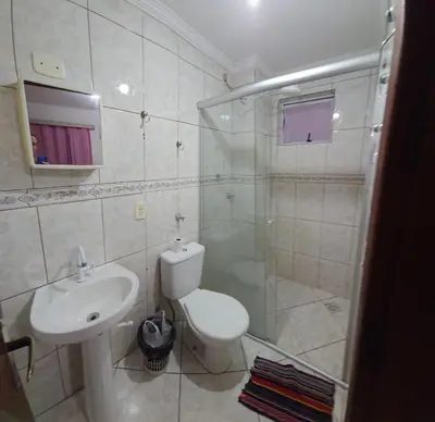 Uma casa de banho em Apto 3 quartos á 1 quadra do mar