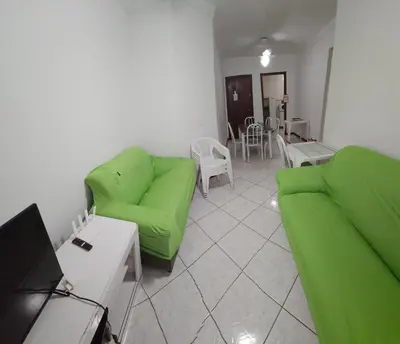 Uma área de estar em Apto 3 quartos á 1 quadra do mar