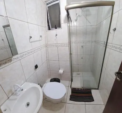Uma casa de banho em Apto 3 quartos á 1 quadra do mar