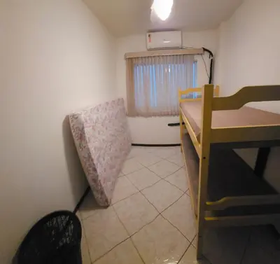Uma cama ou camas num quarto em Apto 3 quartos á 1 quadra do mar