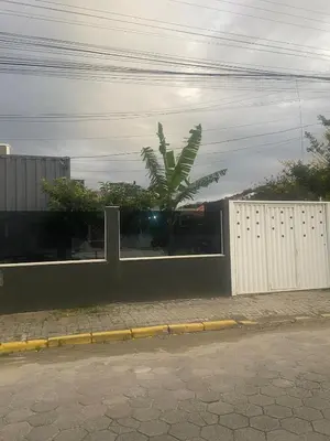 A planta de Beautiful house on Bombas beach in Bombinhas SC