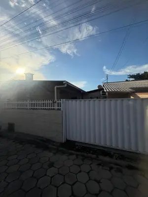 A planta de Casa na praia próximo a Balneário Perequê Porto Belo
