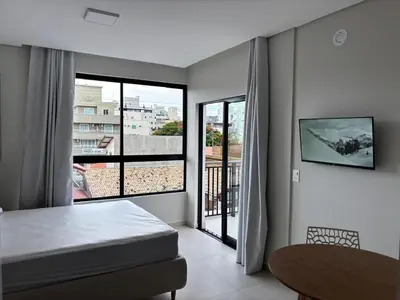 Uma televisão e/ou sistema de entretenimento em Praias de Bombinhas Residencial