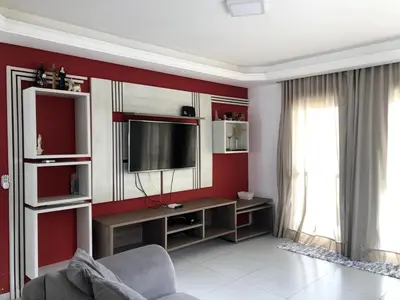 Uma televisão e/ou sistema de entretenimento em casa de Praia Palmas do Arvoredo