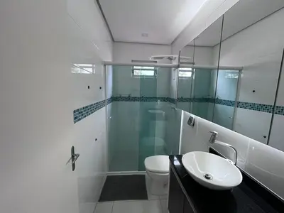 Uma casa de banho em casa de Praia Palmas do Arvoredo