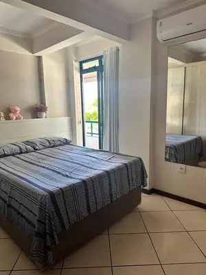 Uma cama ou camas num quarto em Apartamento pé na areia!