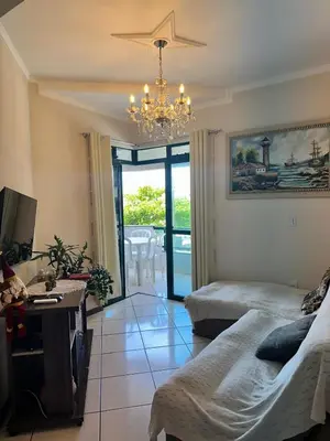Uma televisão e/ou sistema de entretenimento em Apartamento pé na areia!
