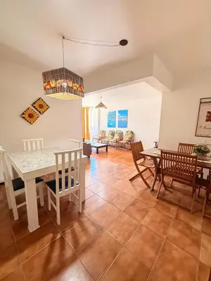 Uma área de estar em Apartamento Amplo em Bombinhas - 100m do Mar