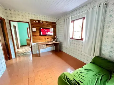 Uma televisão e/ou sistema de entretenimento em Casa Bombinhas - 300m do Mar