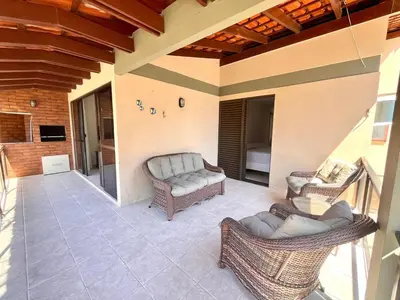 Uma área de estar em Casa Ampla e Completa - 300m do Mar até 8 pessoas