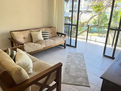 Uma área de estar em Casa Ampla e Completa - 300m do Mar até 8 pessoas