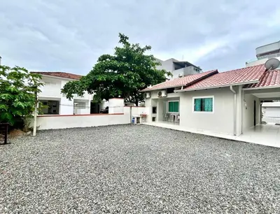 O edifício onde a casa de férias está situado