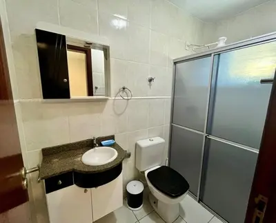 Uma casa de banho em Casa Ampla 100m da Praia - Até 08 pessoas