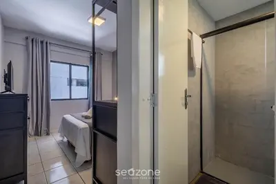 Uma casa de banho em Apto 2 qts 350m da praia no centro BC EAN0104