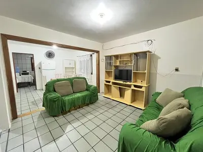 Uma televisão e/ou sistema de entretenimento em Casa completa - 350m da Praia 10 pessoas