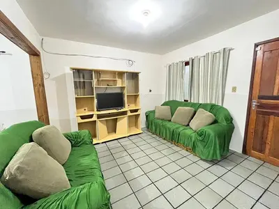 Uma televisão e/ou sistema de entretenimento em Casa completa - 350m da Praia 10 pessoas
