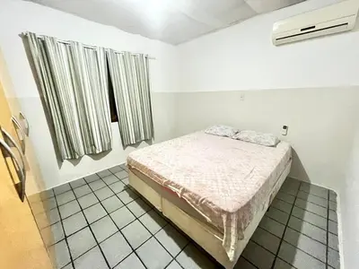 Uma cama ou camas num quarto em Casa completa - 350m da Praia 10 pessoas