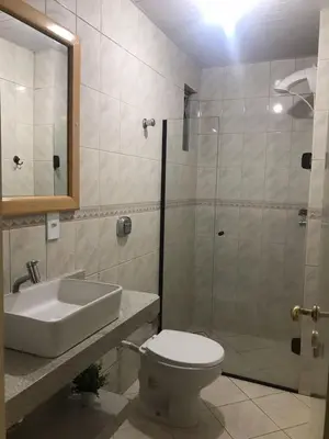 Uma casa de banho em Apartamento Centro Meia Praia