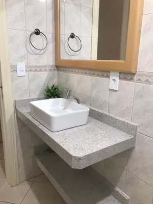 Uma casa de banho em Apartamento Centro Meia Praia