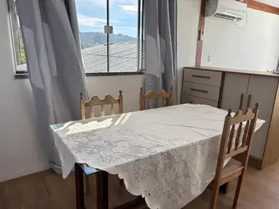 Uma vista geral da montanha ou uma vista da montanha a partir do apartamento