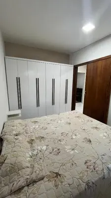 Uma cama ou camas num quarto em Aluguel centro de bombinhas