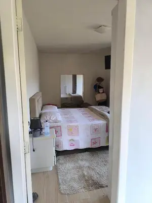 Uma cama ou camas num quarto em casa da isa