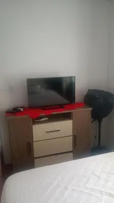 Uma televisão e/ou sistema de entretenimento em 600 metros da praia