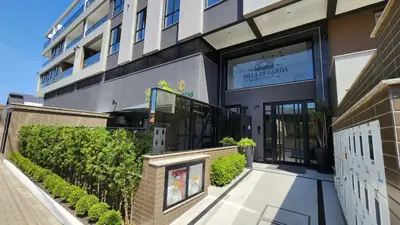 O edifício onde o apartamento está situado