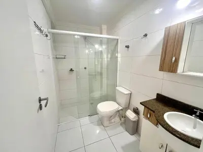 Uma casa de banho em Apartamento BOMBINHAS a 120m do Mar - 10 pessoas