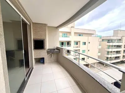 Uma varanda ou terraço em Apartamento BOMBINHAS a 120m do Mar - 10 pessoas