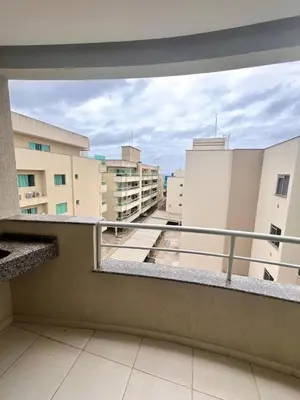 Uma varanda ou terraço em Apartamento BOMBINHAS a 120m do Mar - 10 pessoas