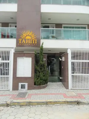 A fachada ou entrada de Apartamento Térreo, Espaçoso, próximo à Praia!