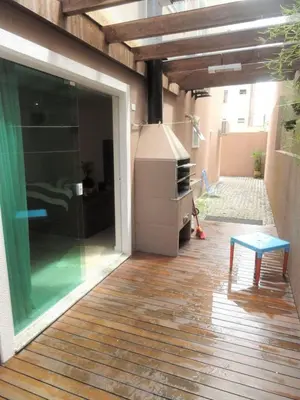 Um pátio ou outra área exterior em Apartamento Térreo, Espaçoso, próximo à Praia!