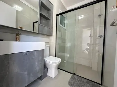 Uma casa de banho em Cobertura finamente mobiliada com jacuzzi