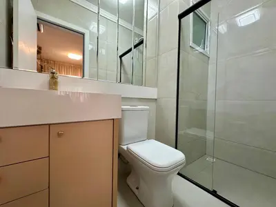 Uma casa de banho em Cobertura finamente mobiliada com jacuzzi