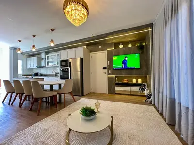 A cozinha ou kitchenette de Cobertura finamente mobiliada com jacuzzi