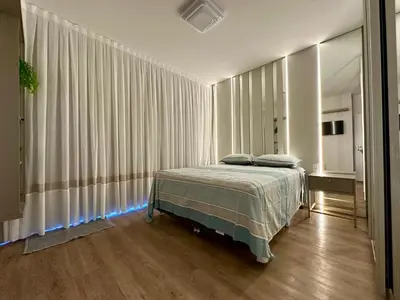 Uma cama ou camas num quarto em Cobertura finamente mobiliada com jacuzzi