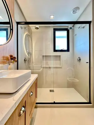Uma casa de banho em Lumina - Luxuoso apartamento