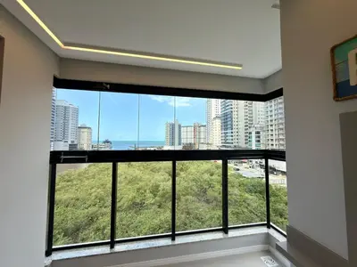 Uma vista do mar geral ou uma vista do mar a partir do apartamento