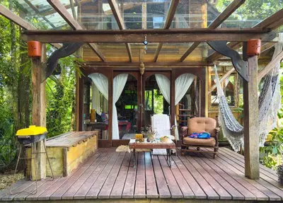 Um jardim no exterior de Cabana na Mata • Privacidade • Mariscal