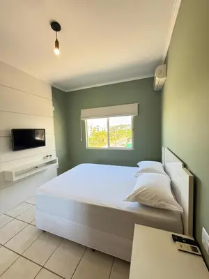 Uma cama ou camas num quarto em Apartamento na Praia de Palmas com vista para o mar, 250m da areia