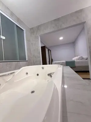 Uma casa de banho em Recanto perto do mar com Jacuzzi