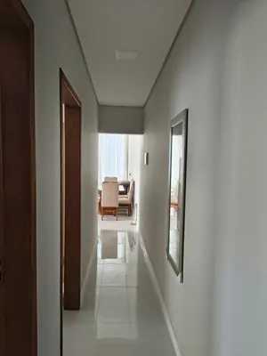 Uma área de estar em Jardim dourado