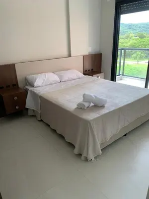 Uma cama ou camas num quarto em Cobertura dois mares churrasqueira e jacuzzi