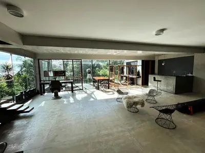 Uma televisão e/ou sistema de entretenimento em Casa nas Nuvens com incrível vista mar