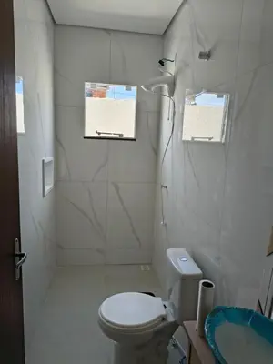 Uma casa de banho em Jardim dourado