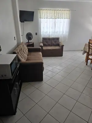 Uma área de estar em Aluguel em Itapema 2