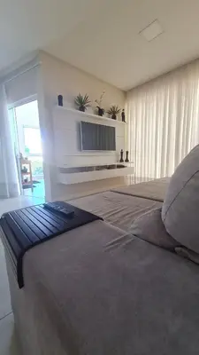 Uma televisão e/ou sistema de entretenimento em Apartamento Amplo a 5 Min da Praia e 2 vagas de garagem