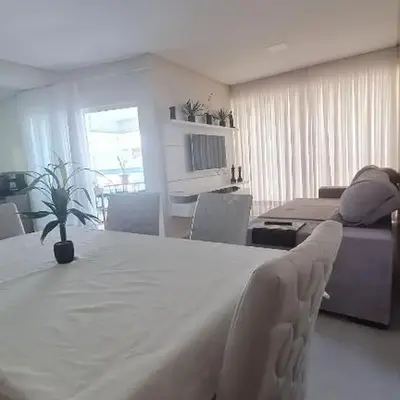 Apartamento Amplo a 5 Min da Praia e 2 vagas de garagem