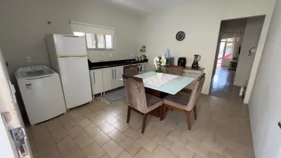 A cozinha ou kitchenette de Casa com 4 quartos a 300m do mar da Praia de Palmas